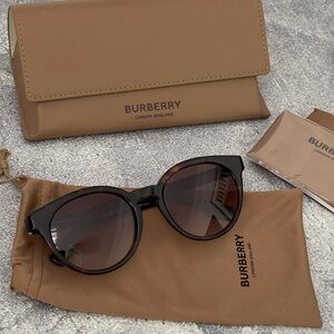 Burberry Eyewear Amelia Sunglasses